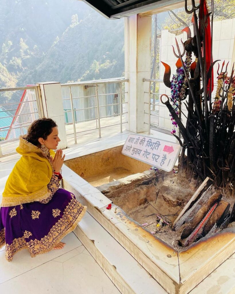 Kangana Ranaut Feet (5 images)