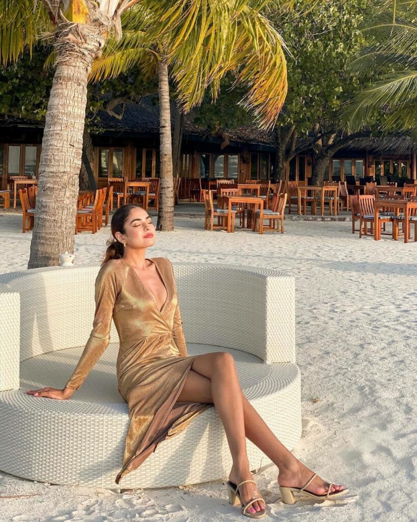 Mahek Ghai Feet (4 sexy-photos)