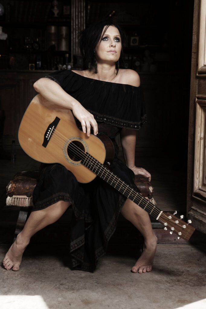 Kasey Chambers Feet (3 photos)