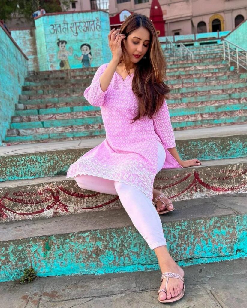Chahat Khanna Feet (2 images)