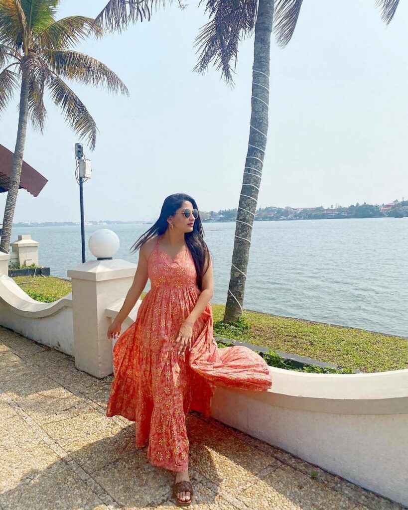 Rucha Hasabnis Feet (2 images)