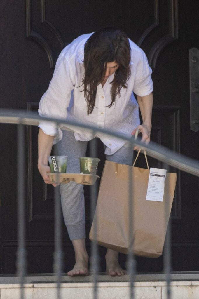 Alexandra Daddario Feet (4 pictures)