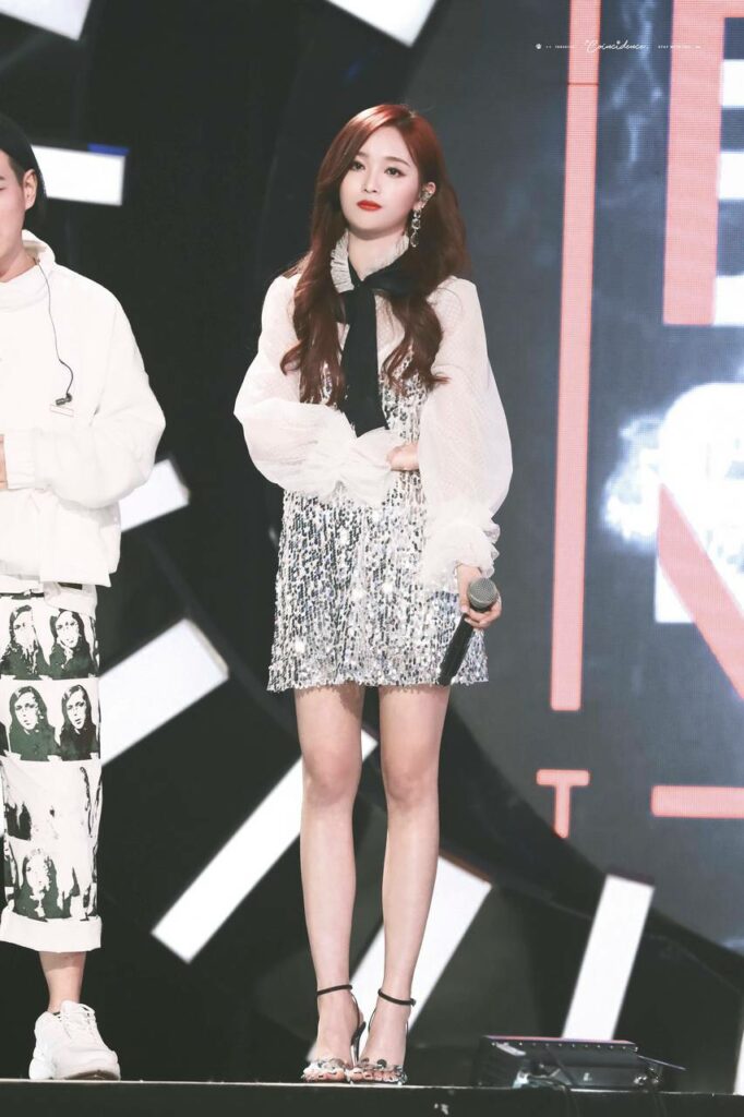 Xuanyi Wu Feet (3 pictures)