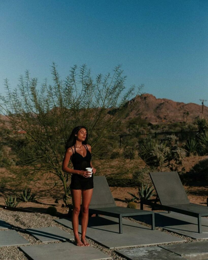 Alyssa Lynch Feet (2 pictures)