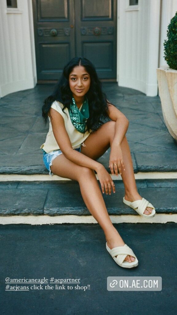Maitreyi Ramakrishnan Feet (2 pics)