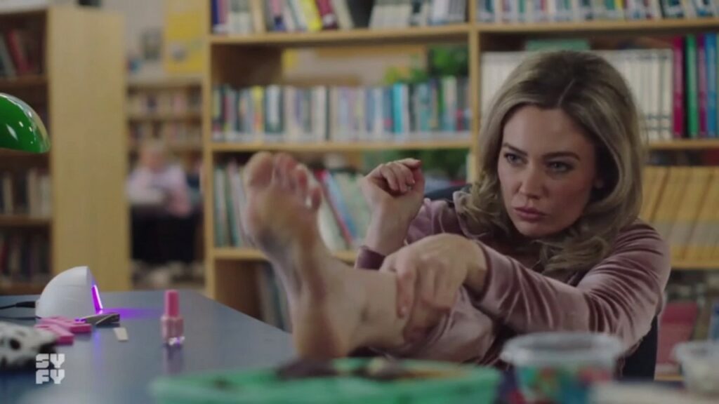 Megan Hutchings Feet (2 photos)