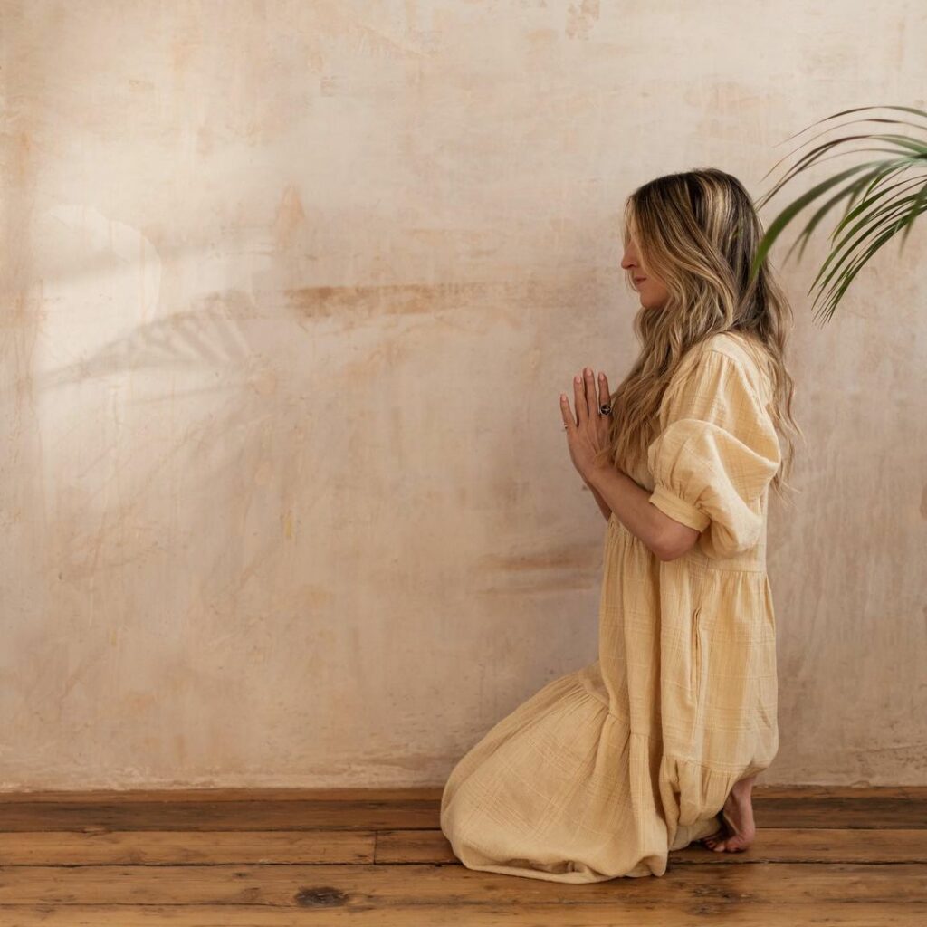 Maude Hirst Feet (2 pictures)