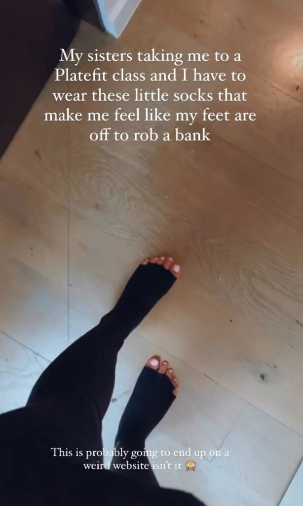 Janine Foster Feet (2 photos)