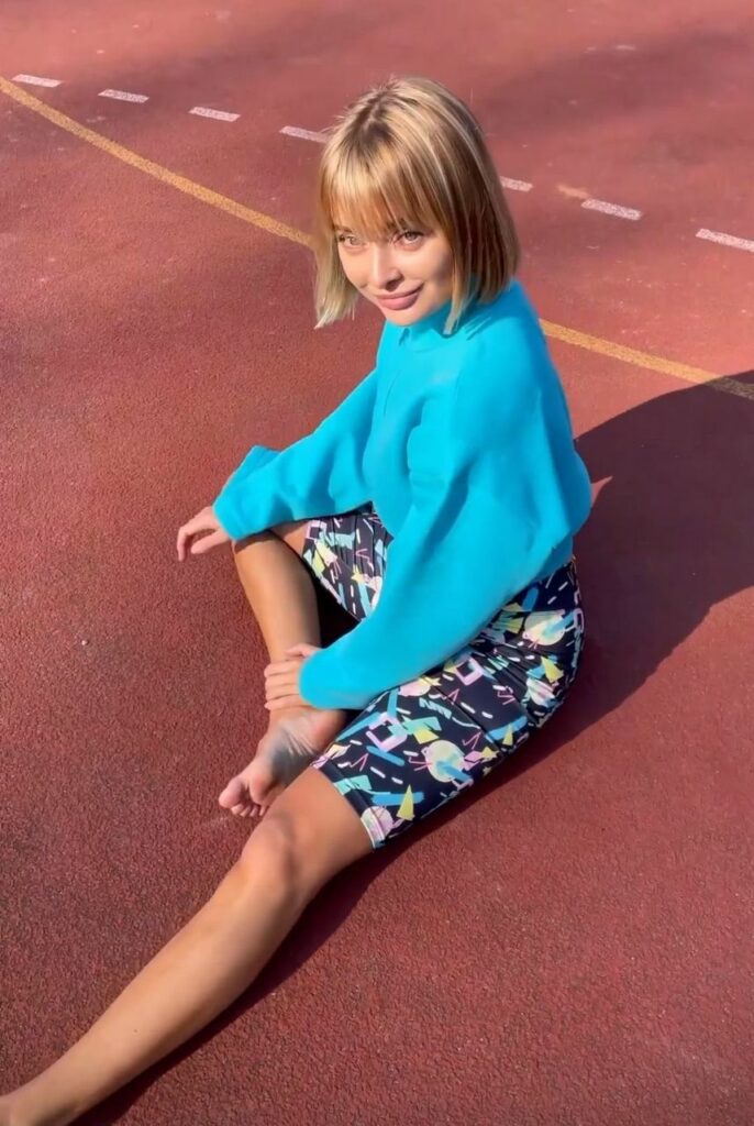 Natalia Kusiak Feet (3 images)