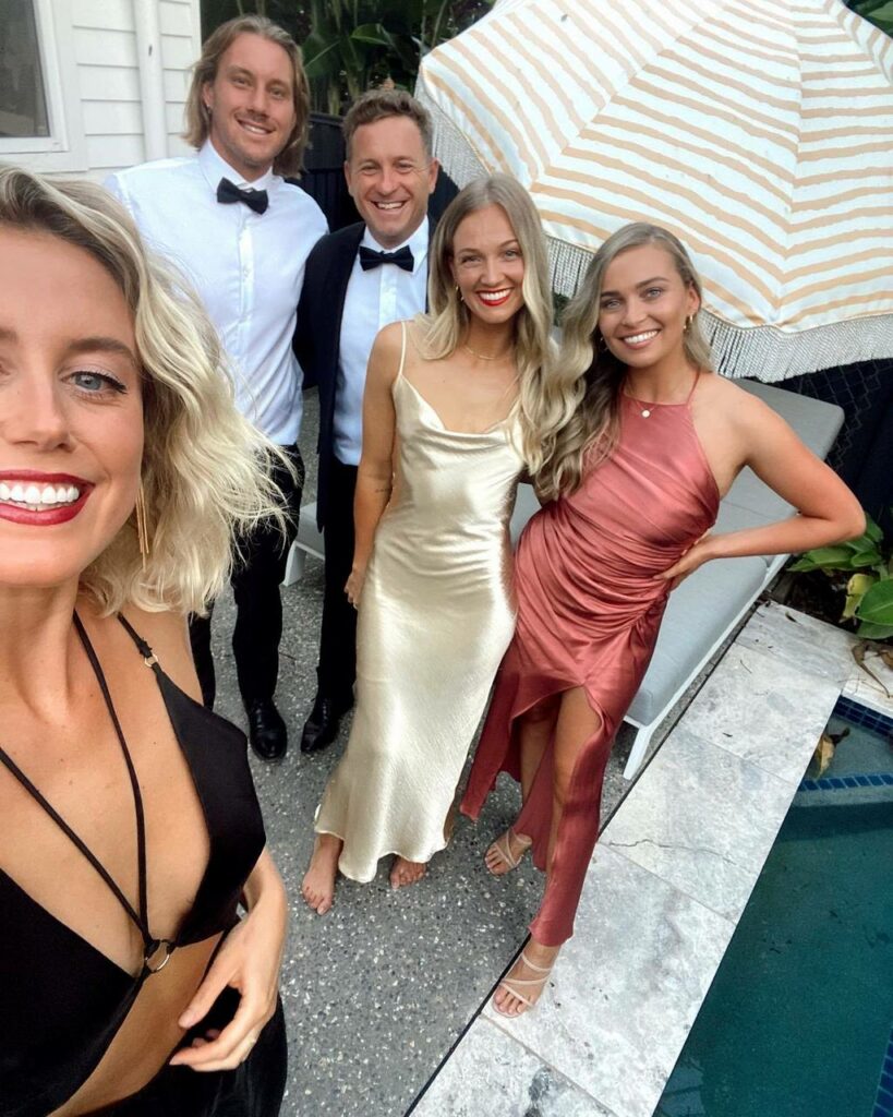Marny Kennedy Feet (3 photos)