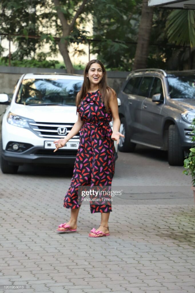 Sara Ali Khan Feet (4 sexy-photos)