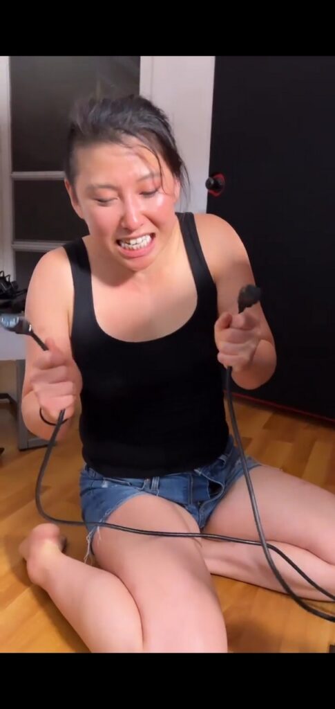 Erika Ishii Feet (3 images)
