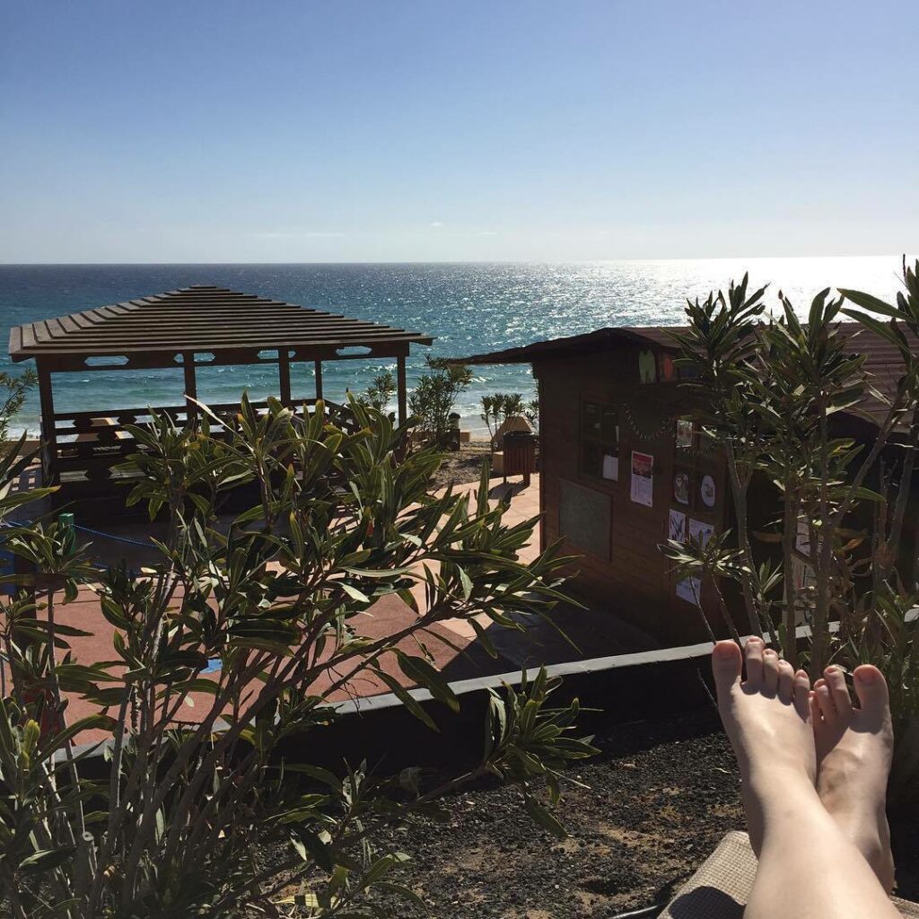Lucy James Feet (5 images)