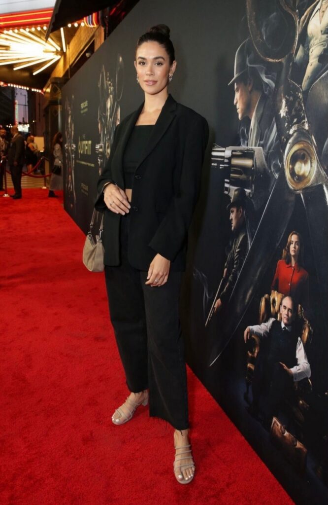 Leah Blefko Feet (5 images)