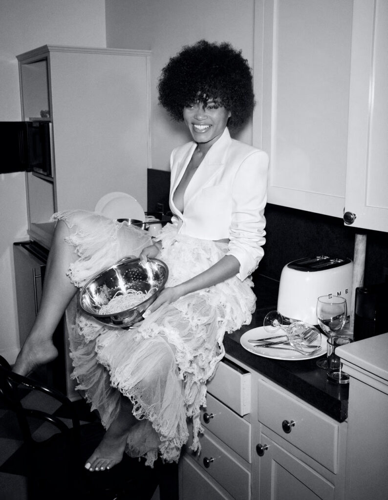 Andra Day Feet (6 images)