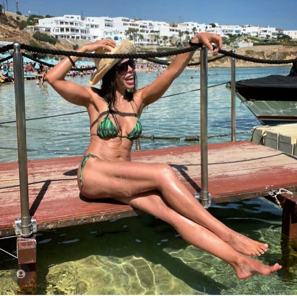 Faiy Makri Feet (4 photos)