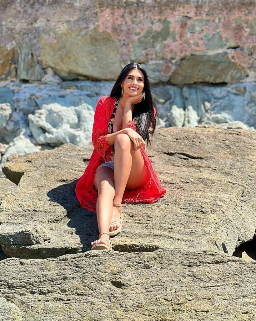 Kristal Silva Feet (5 sexy-photos)
