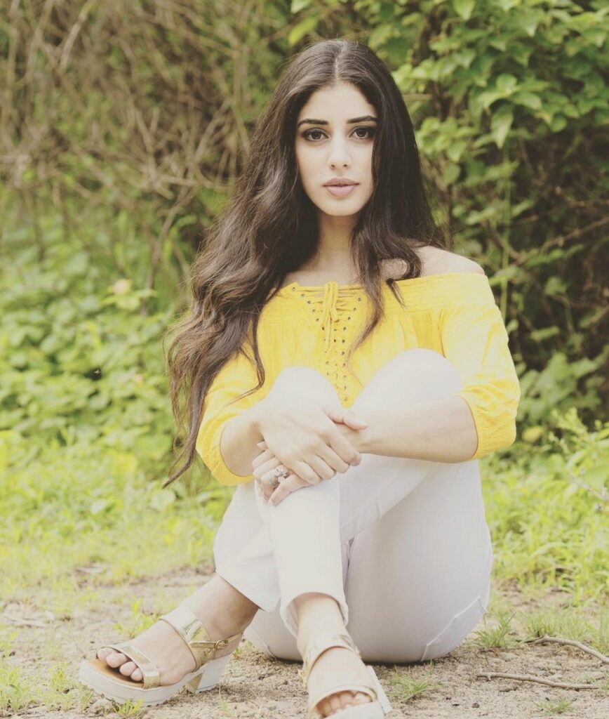 Jasmin Bajwa Feet (19 photos)