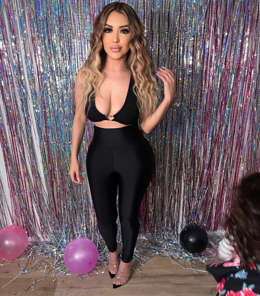 Lupe Ramos Feet (6 sexy-photos)