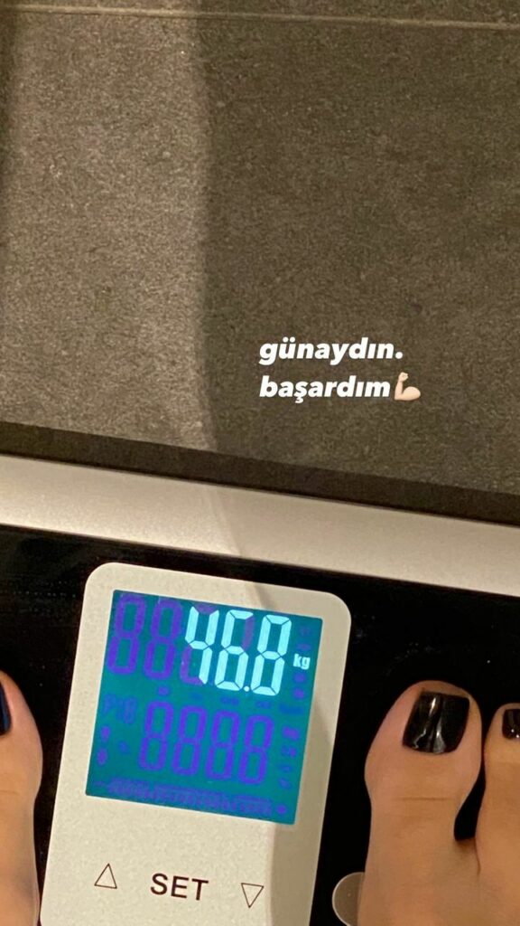 Zeynep Bastik Feet