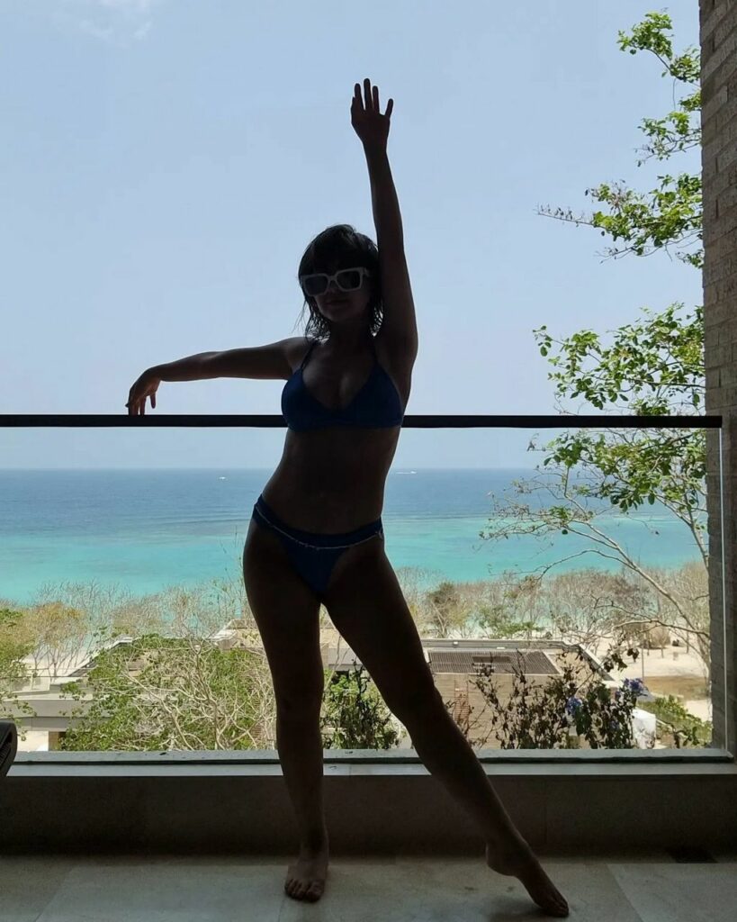 Klara Castanho Feet