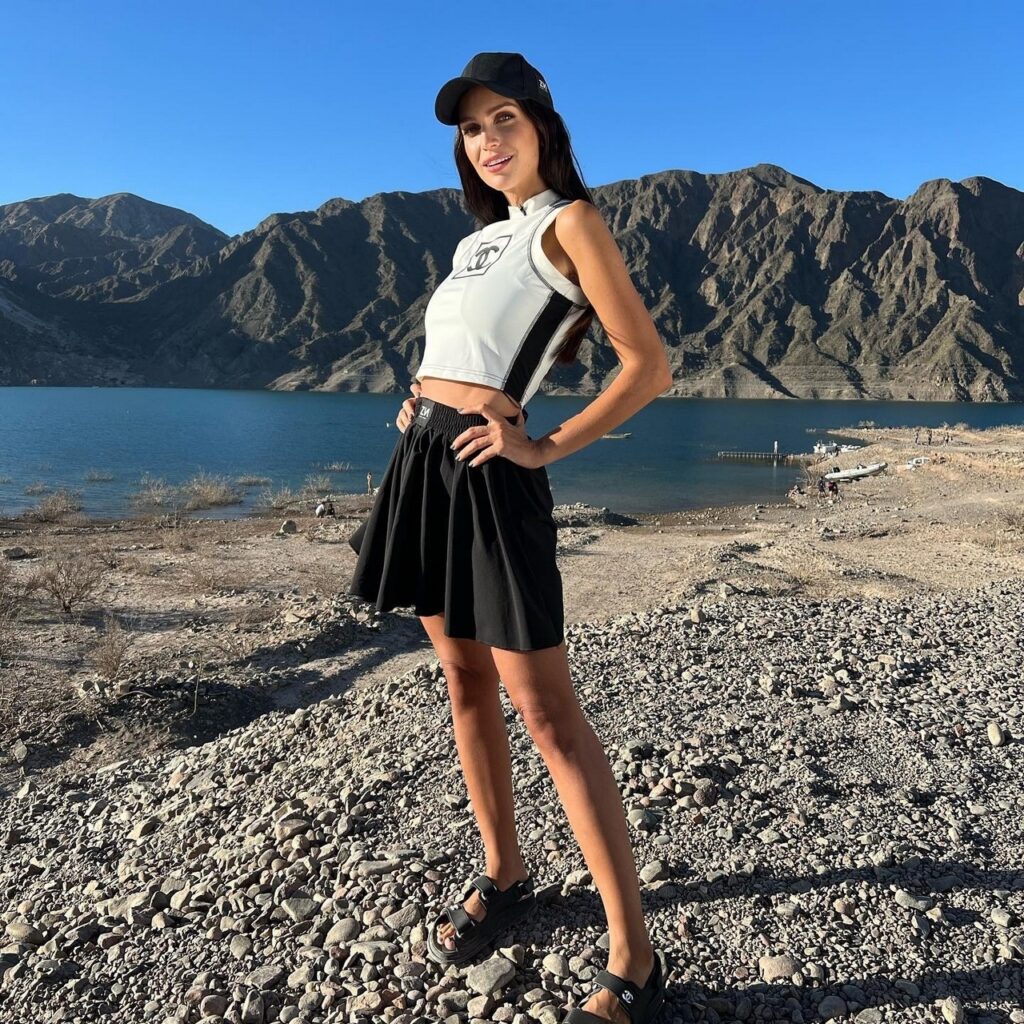 Zaira Nara Feet (11 sexy photos)