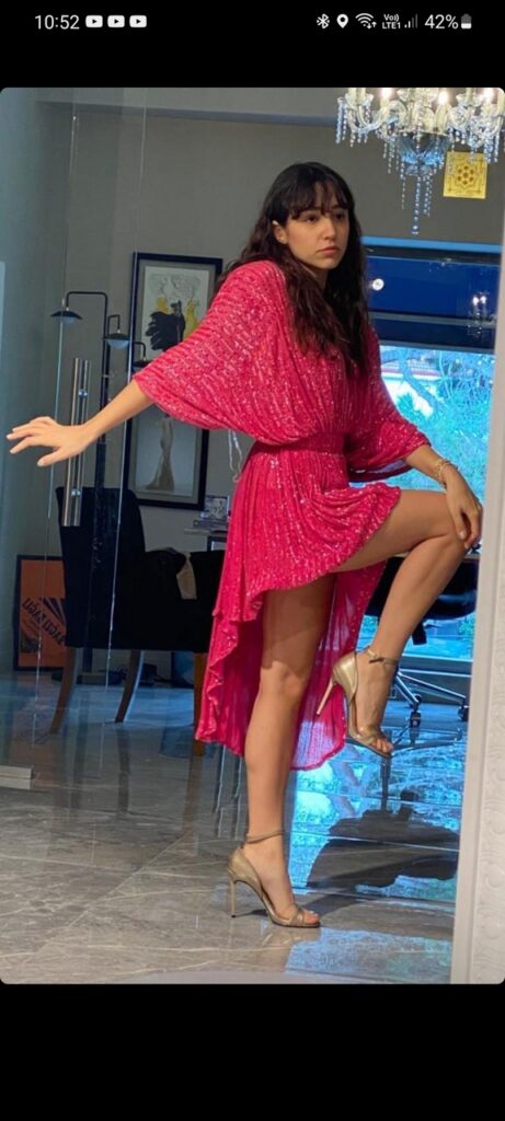 Zeynep Bastik Feet (7 pics)