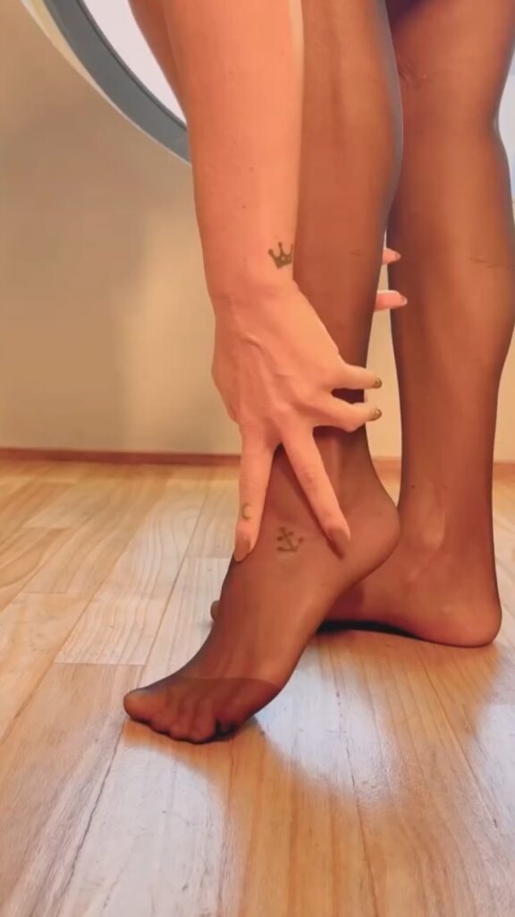 Fl Via Alessandra Feet (8 photos)
