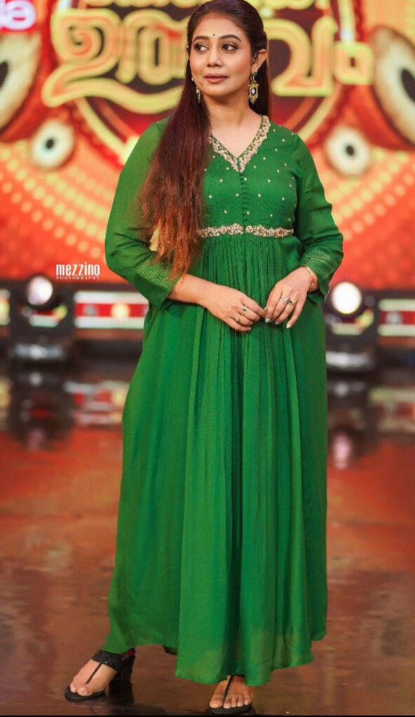 Rachana Narayanankutty Feet (5 images)