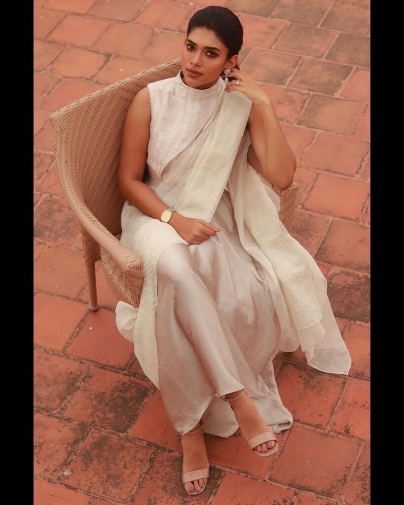 Dushara Vijayan Feet (18 photos)
