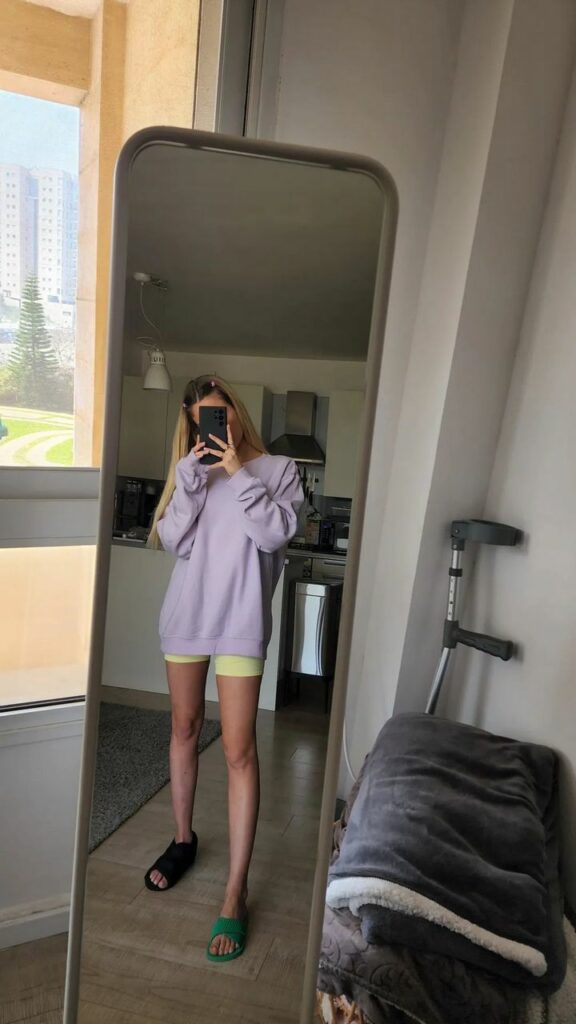 Bar Zomer Feet (44 sexy photos)