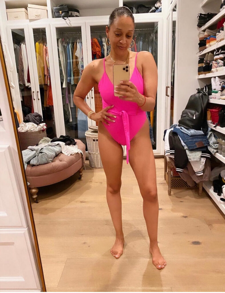 Tia Mowry Hardrict Feet (21 images)