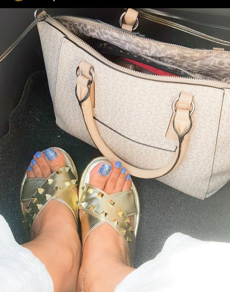Sanoli Senevirathne Feet (14 images)
