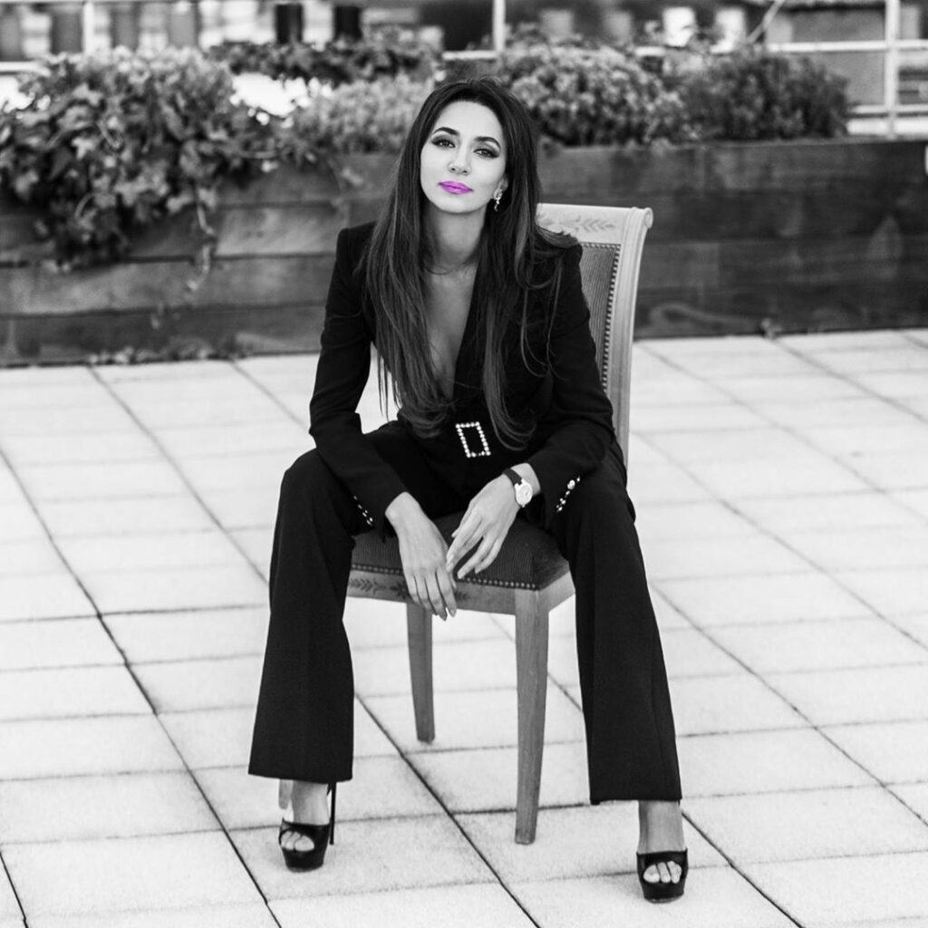 Zarifa Mgoyan Feet (39 photos)