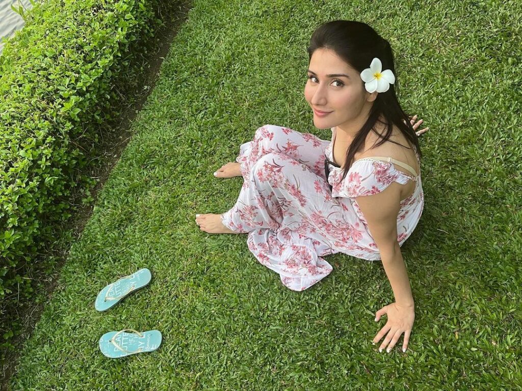 Monica Sharma Feet (38 photos)