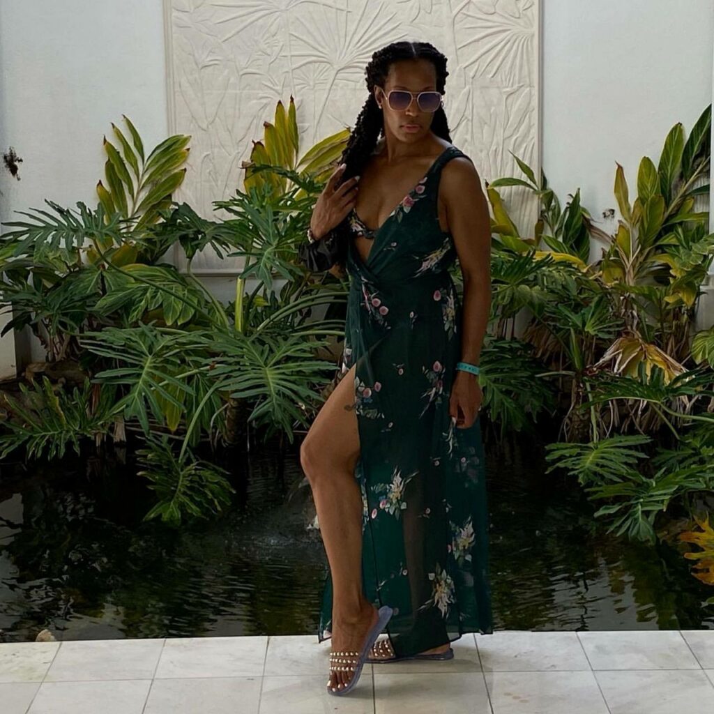Kron Moore Feet (29 images)