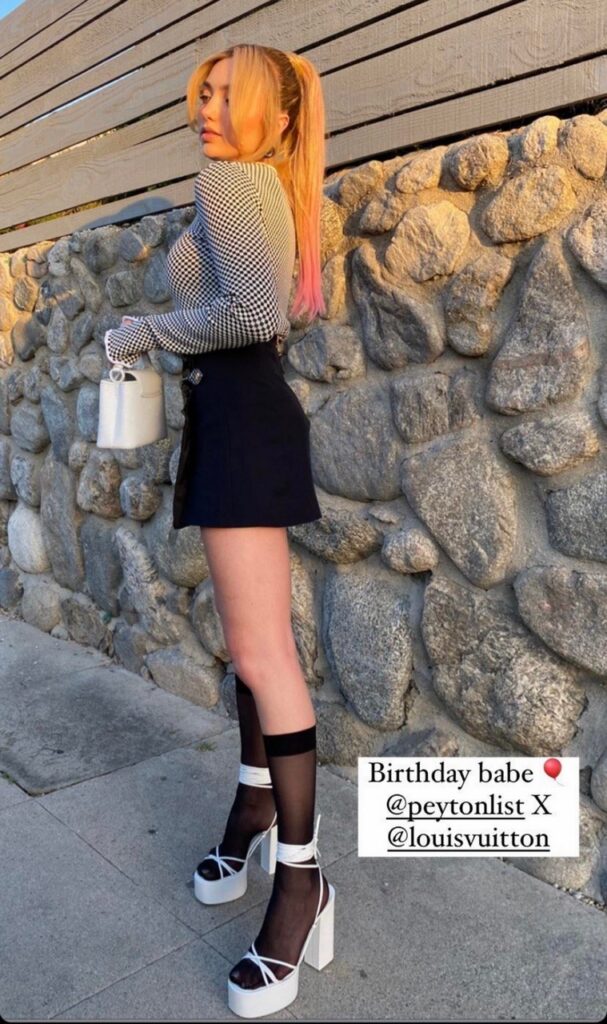 Peyton List Feet (20 pictures)
