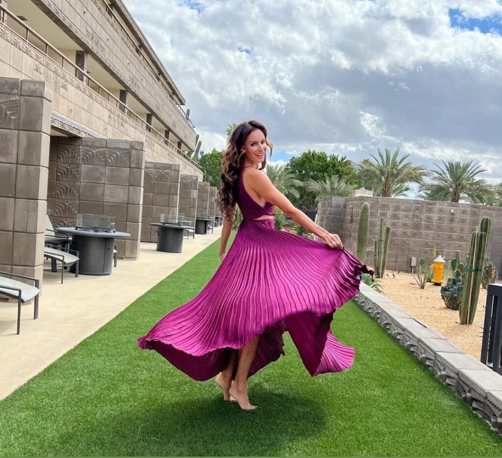 Samantha Busch Feet (10 sexy photos)