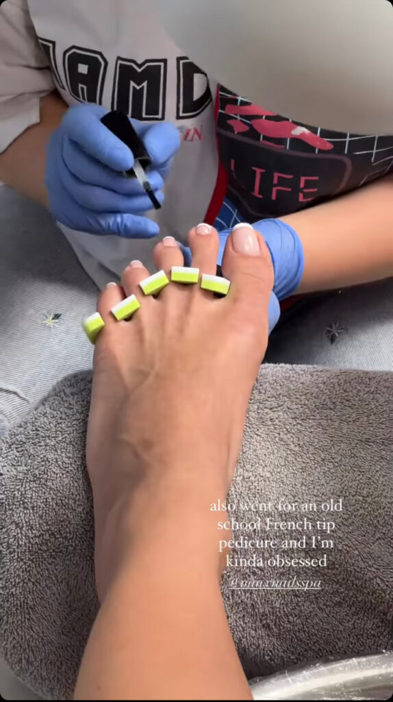 Helen Owen Feet (6 pictures)