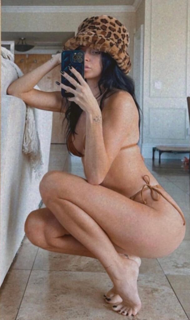 Nicole Lynn Williams Feet (9 images)