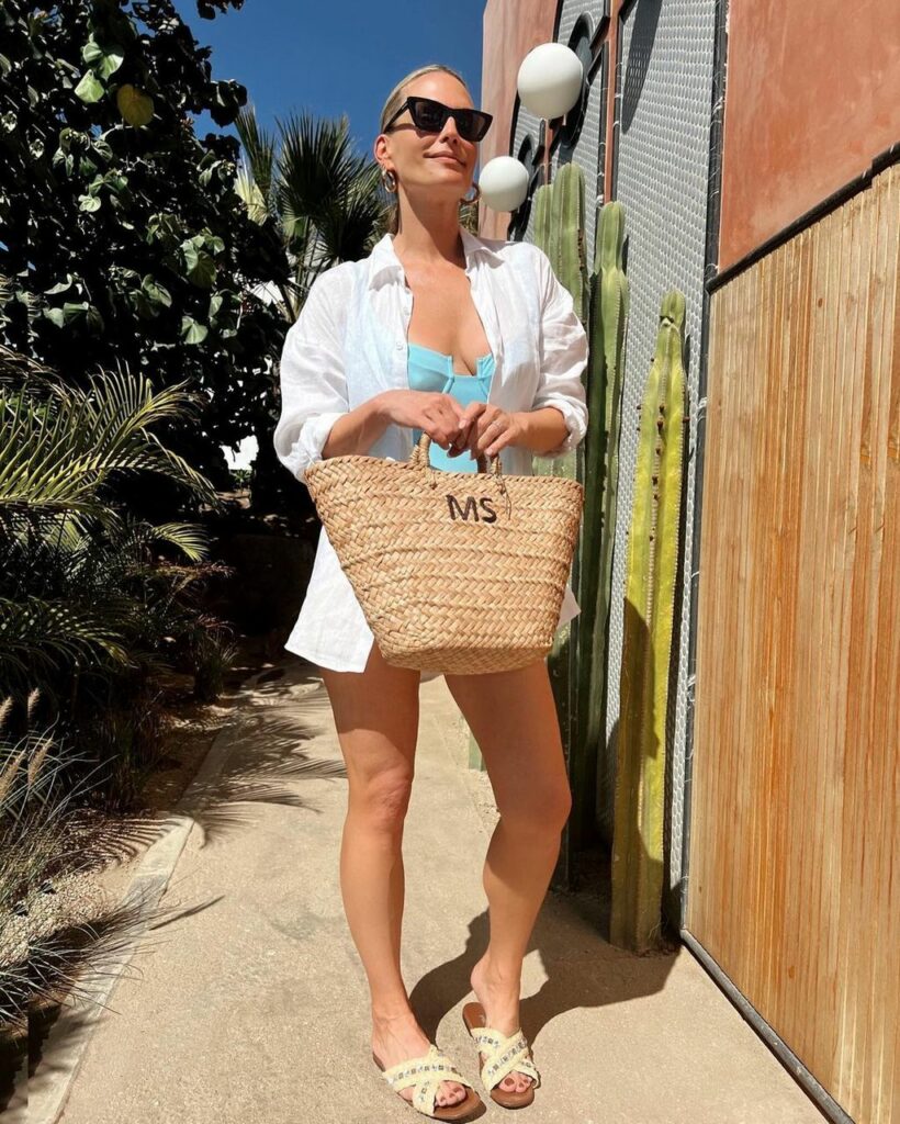 Molly Sims Feet (8 pictures)