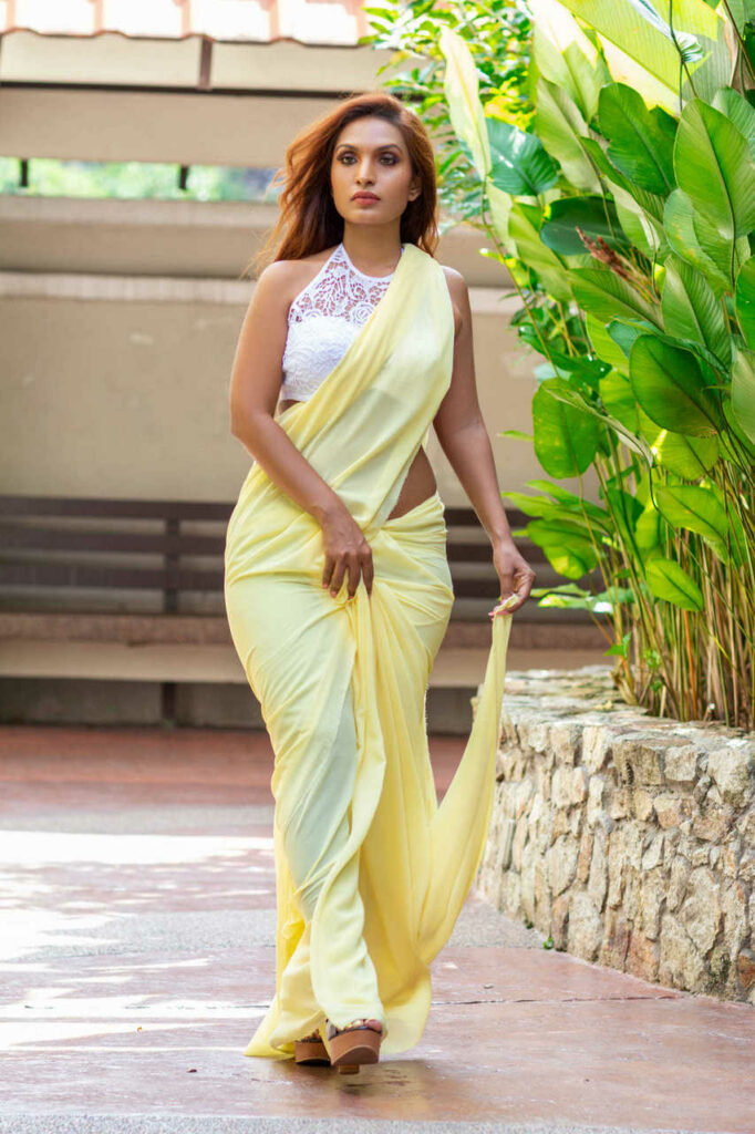 Gayatri Moorthi Feet (27 photos)