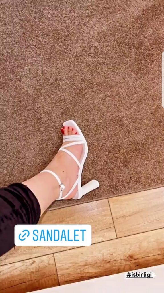 Nez Demir Feet (4 images)