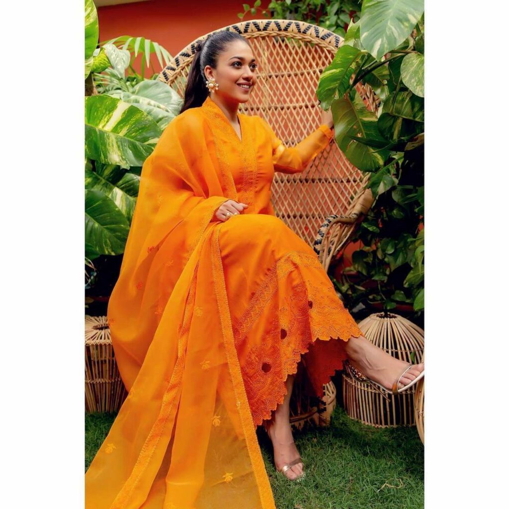 Sanam Jung Feet (15 photos)