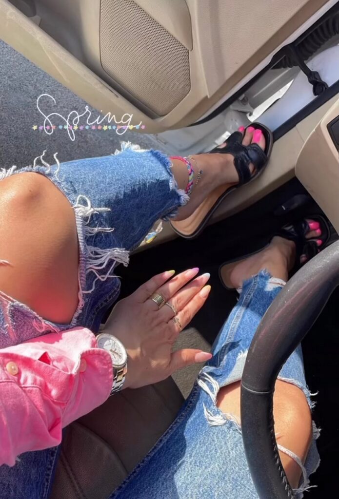 Nadine Elias Feet (6 images)