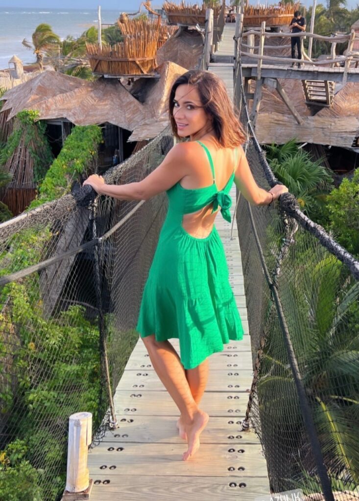 Luciana Faulhaber Feet (2 images)