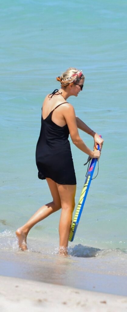 Ivanka Trump Feet (16 pics)