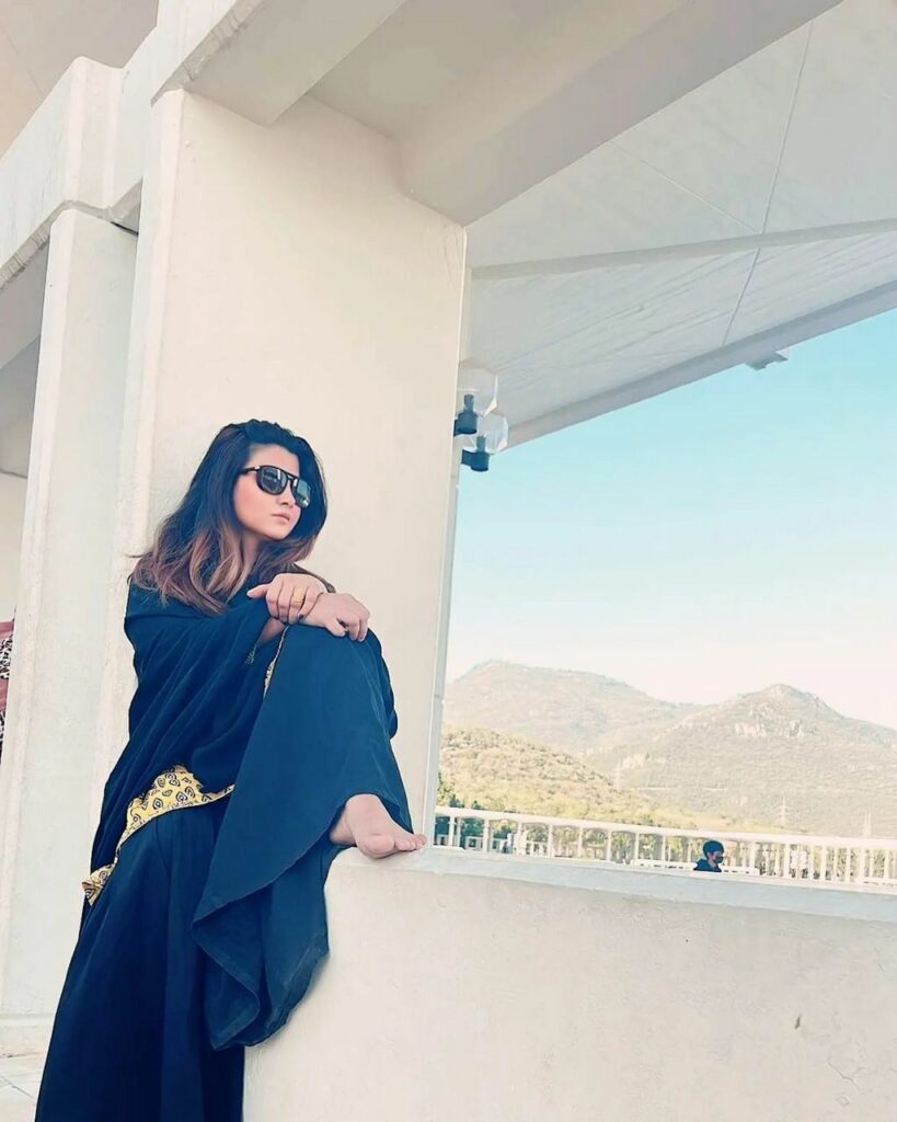Sehar Shinwari Feet (12 photos)