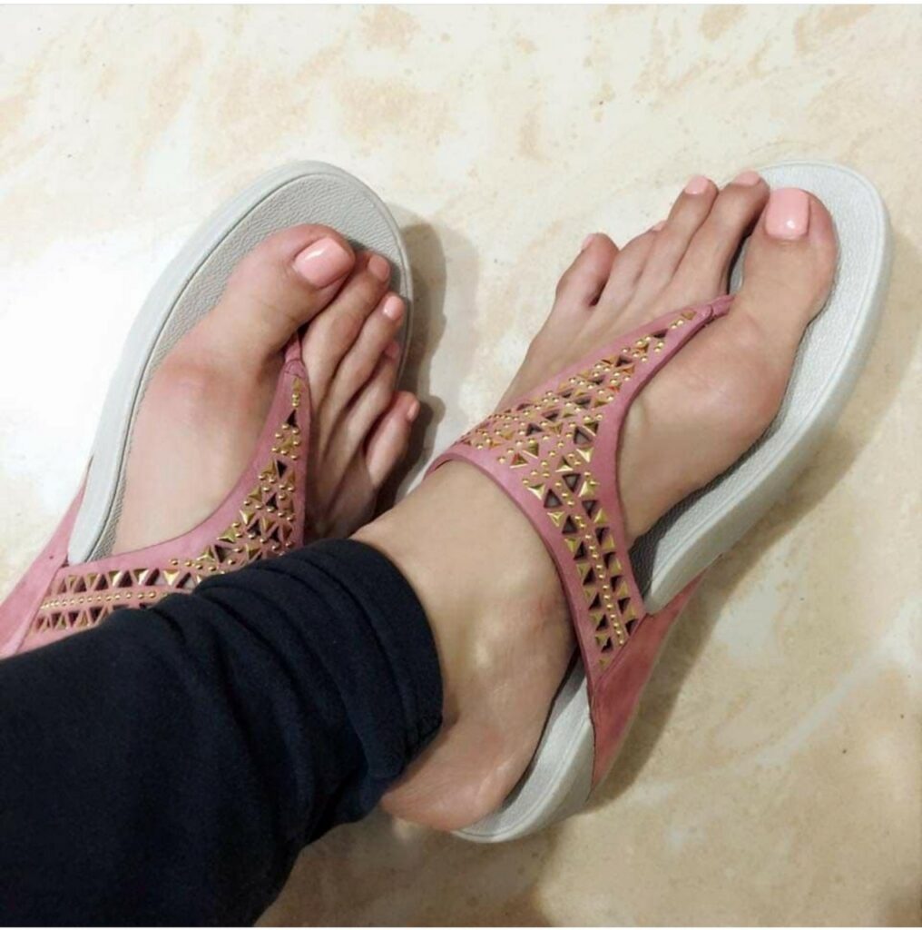 Koni Lui Feet (2 images)