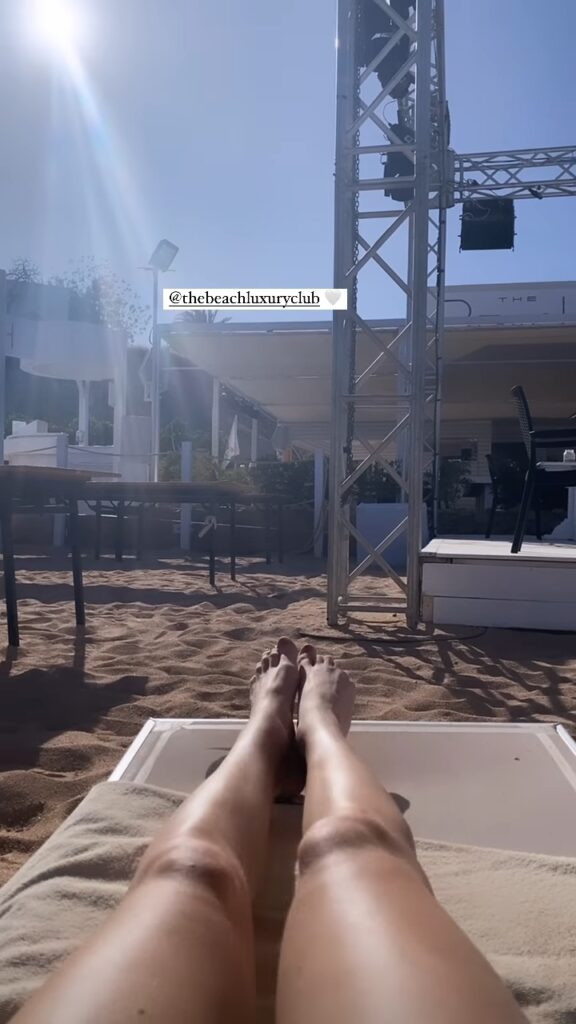Sara Croce Feet (4 pictures)